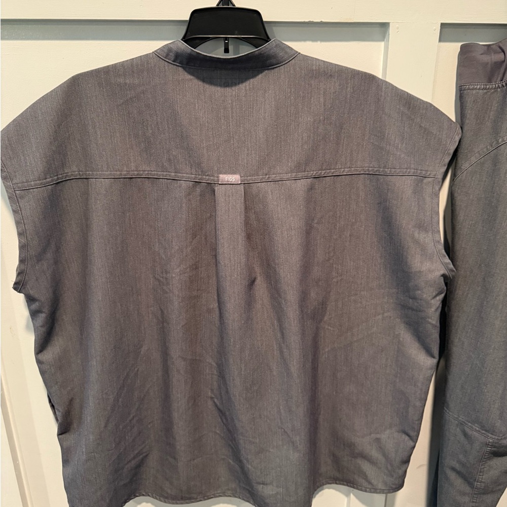 Figs Graphite Scrub Ensemble - image 3